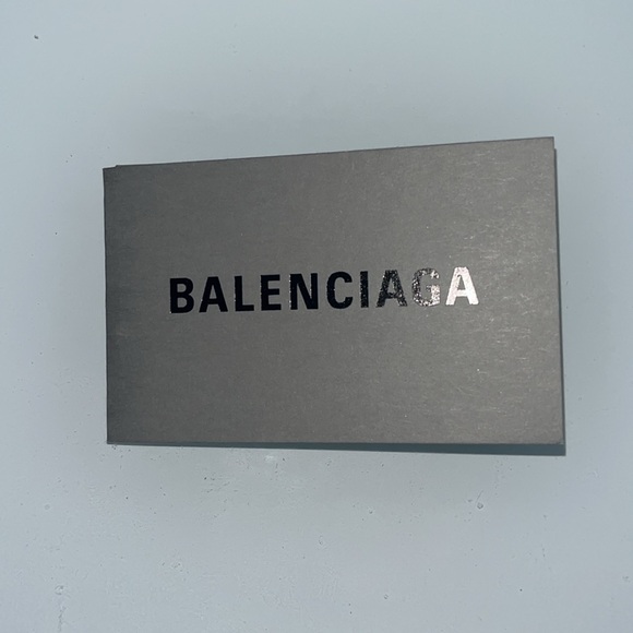Authentic BALENCIAGA bag. Original tag and SKU code included. - Picture 5 of 6